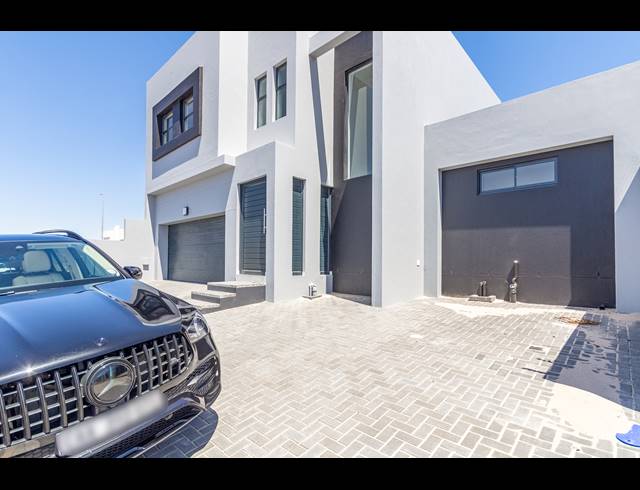 4 BEDROOM FREEHOLD FOR SALE IN PARKLANDS NORTH
